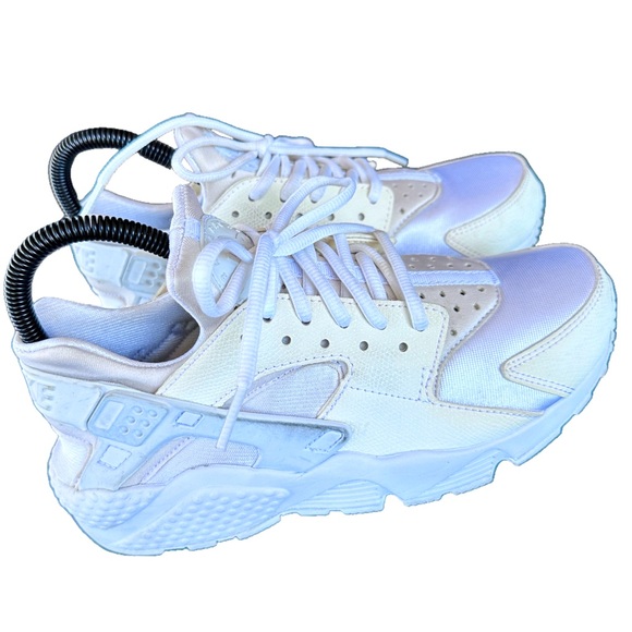 Nike Air Huarache Women’s Athletic Sneakers White / Pure Platinum Size 7 - Picture 2 of 7